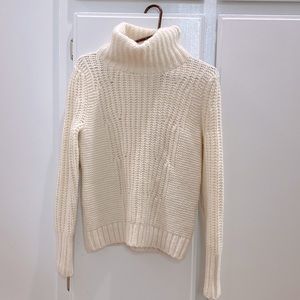 Banana Republic knitted white turtleneck sweater. XS.